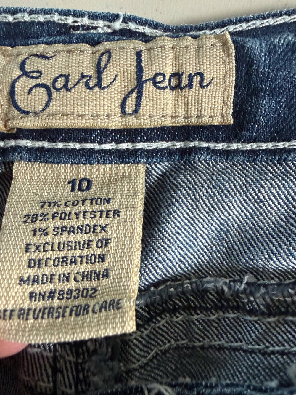 Earl Jeans capris with bling back pockets with flaps 10 - Picture 6 of 7